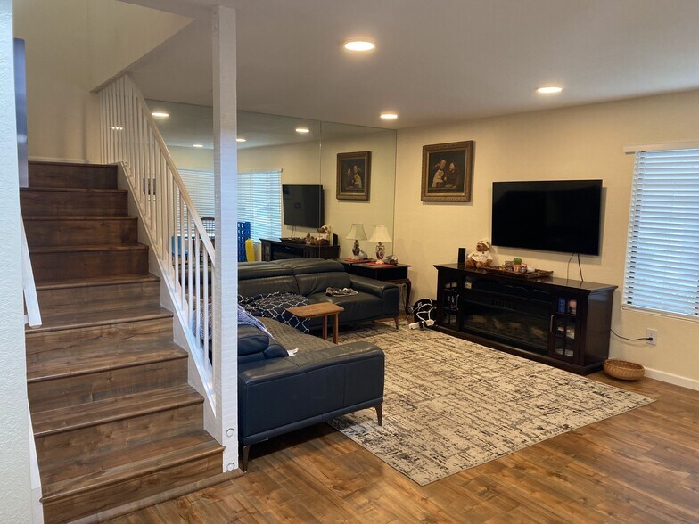 Libing roomm - 8393 Summerdale Rd