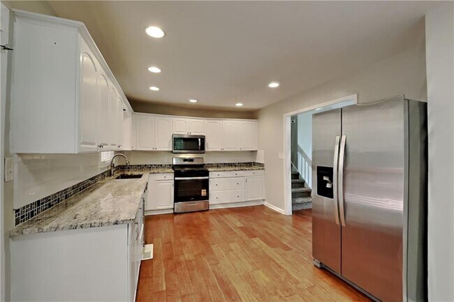 Building Photo - 101 Chantilly Ln