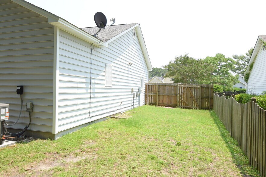 Building Photo - 223 Olde Well Loop Rd
