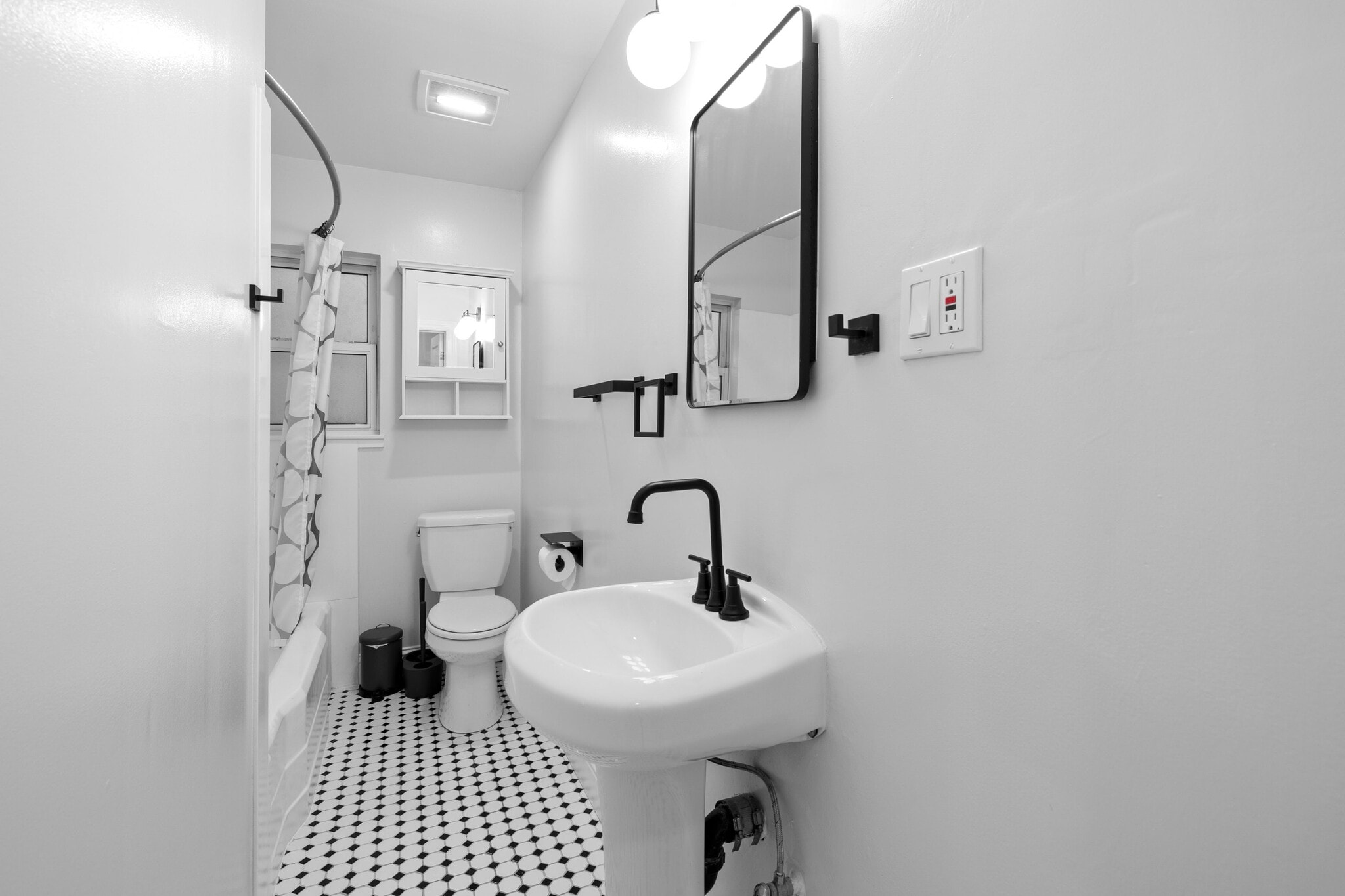 Building Photo - 1724 Lincoln Ave