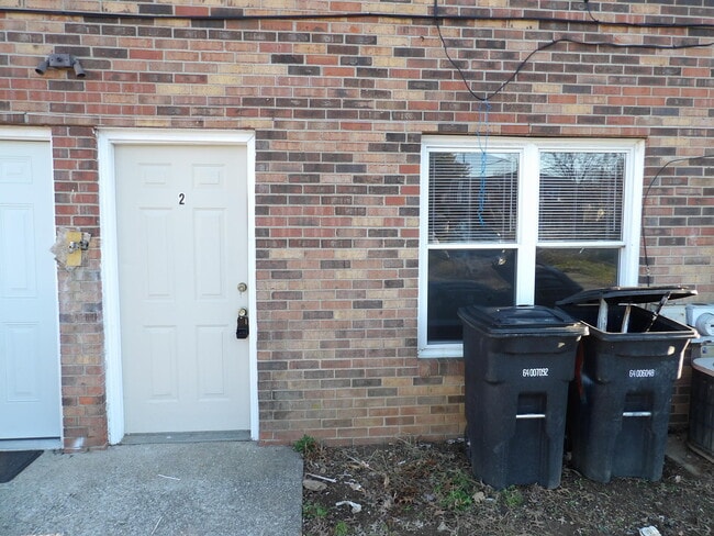 Building Photo - 217 Landings Dr