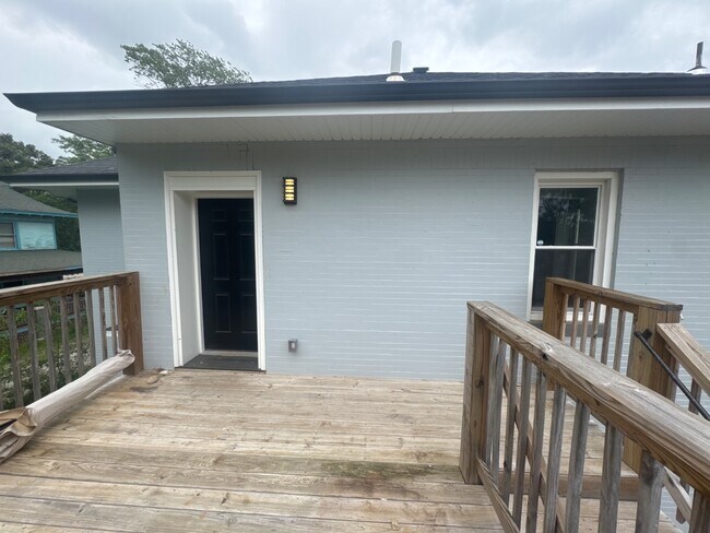 Building Photo - 453 S Main Ave