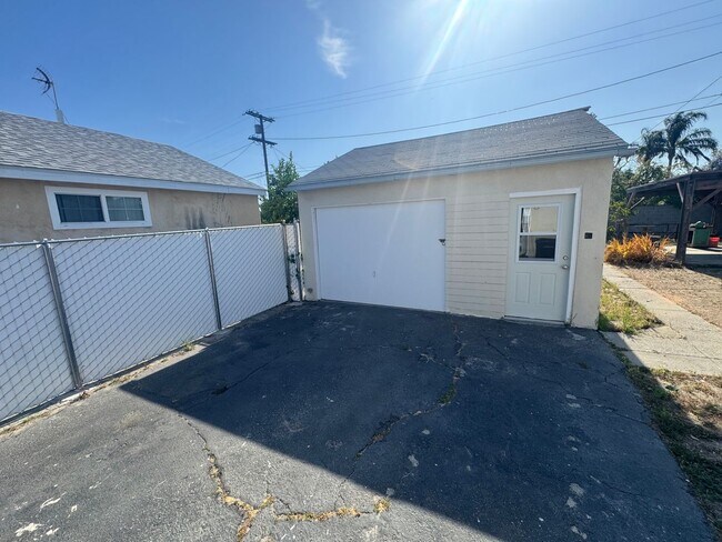 Building Photo - Beautiful 3 bedroom North Hollywood Home