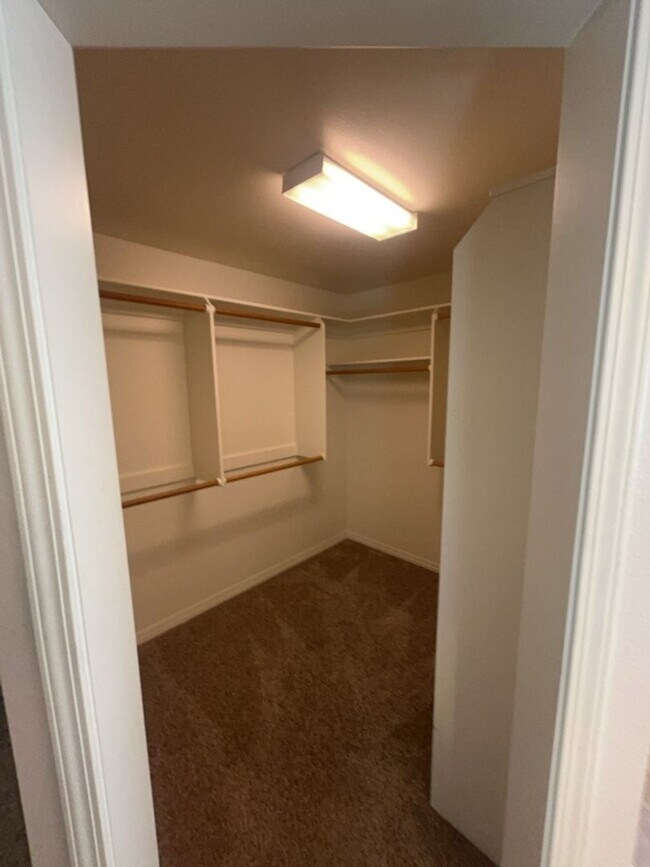 Building Photo - 7168 Lawnridge St NE