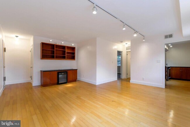 Building Photo - 1301 N Ode St