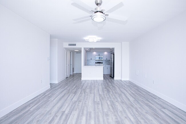 Building Photo - 18021 Biscayne Blvd