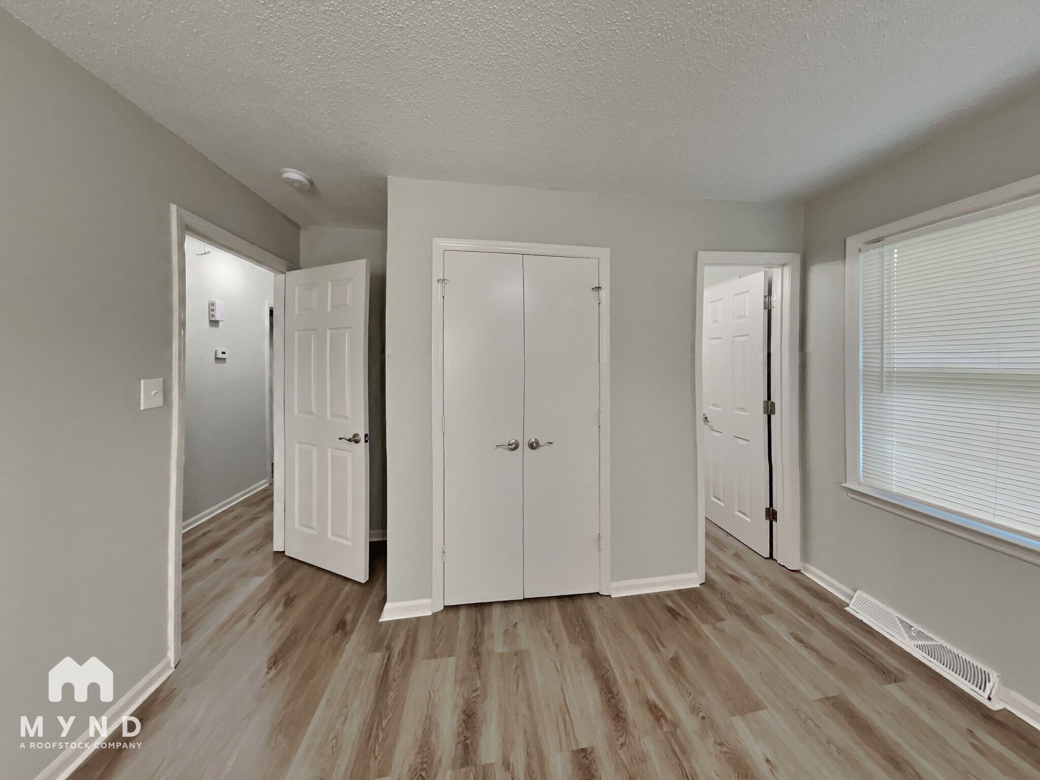Building Photo - 547 Whitethorn Dr