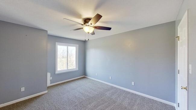 Building Photo - 690 Riverfront Dr