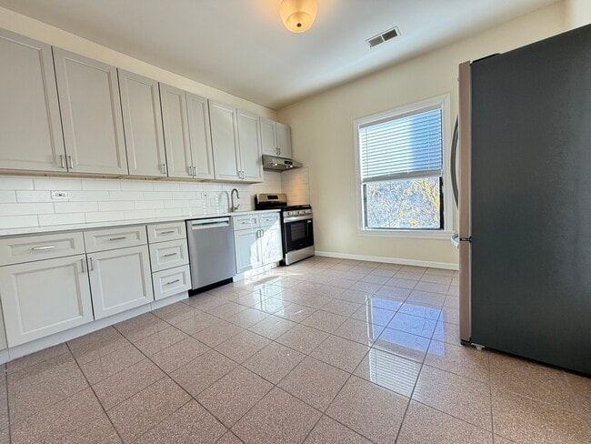 KITCHEN - 4527-4537 Sheridan Rd