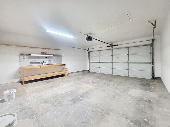 Building Photo - Beautiful 3 BR / 2 BA Home for Rent in Rou...