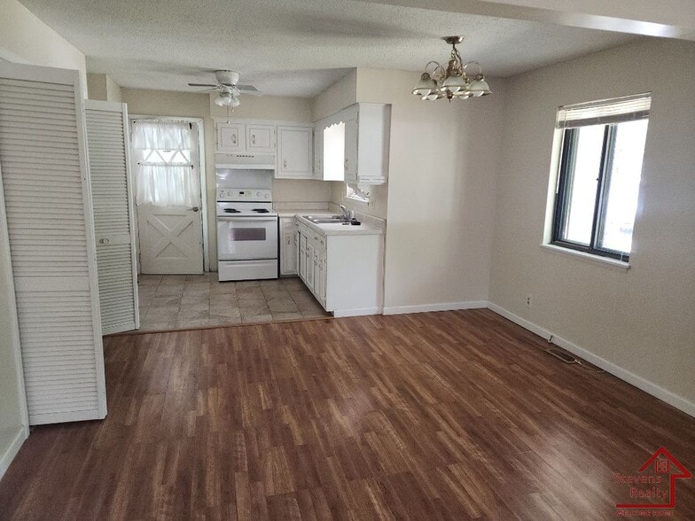 Building Photo - 163 Lakeshire Dr
