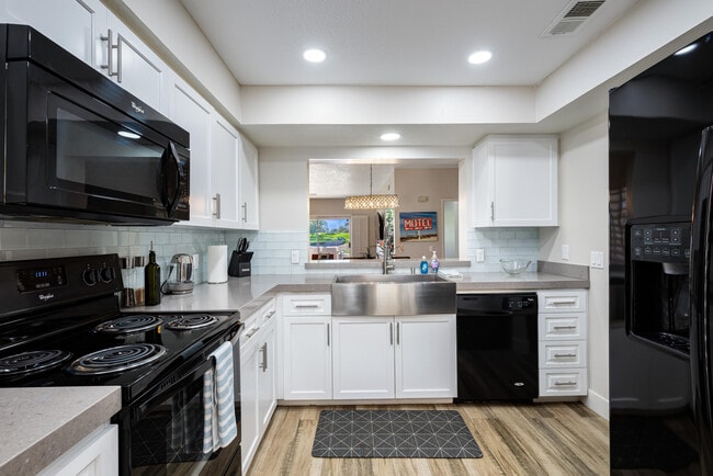 Building Photo - 139 Villa Ct