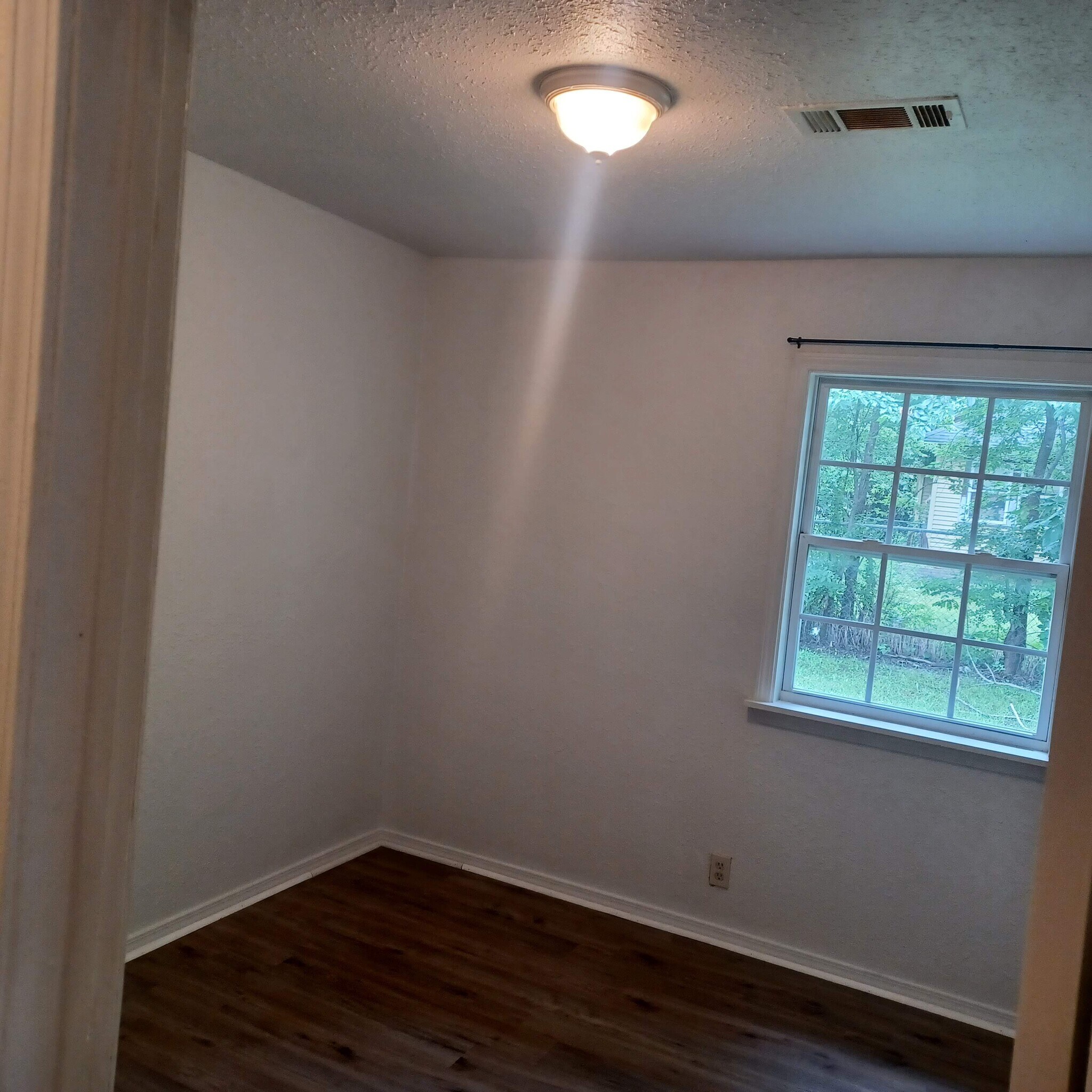Building Photo - 505 W Maple