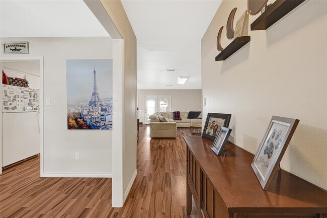 Building Photo - 1109 Frances Dr