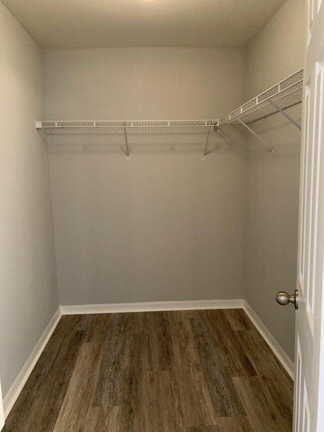 Building Photo - 4311 NE 23rd Pl