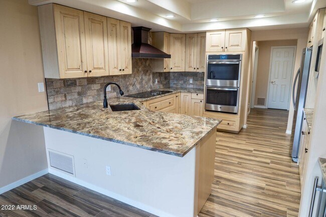 Building Photo - 7525 E Gainey Ranch Rd