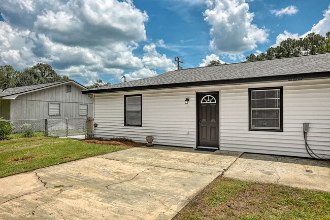 Building Photo - 710 Fleming Rd