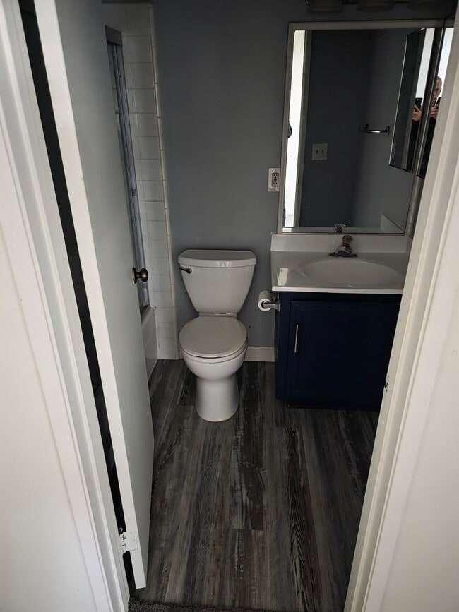 Building Photo - Lovely 2 bedroom condominium townhouse