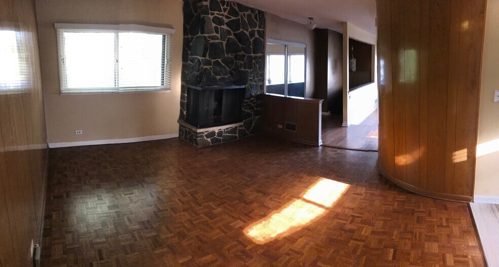 Building Photo - 4832 Old Orchard Rd