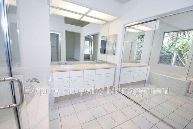 Building Photo - 1821 La Quinta Ln