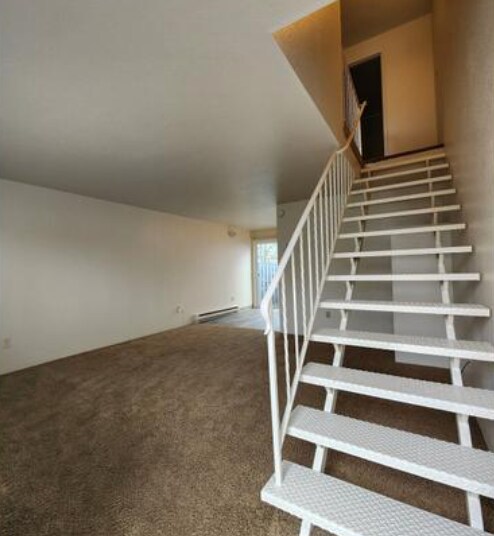 Building Photo - 380 SW Tunison Ave