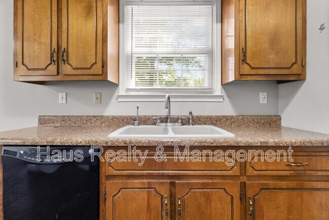 Building Photo - 518 Aspen Dr