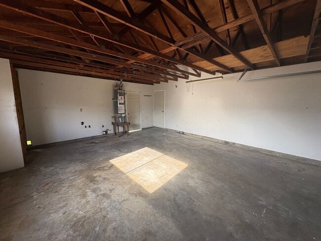 Building Photo - Spacious NW Visalia Home Rent Ready!