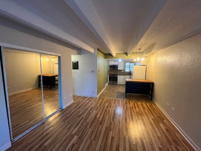 Building Photo - 655 N Pearl St