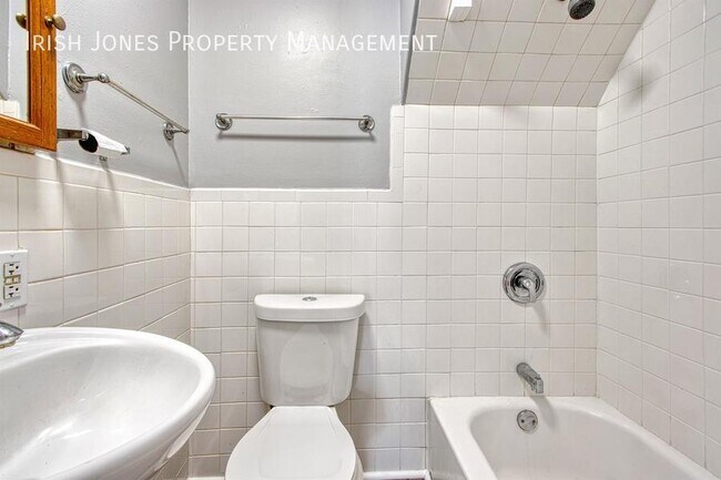 Building Photo - 152 Stevens St