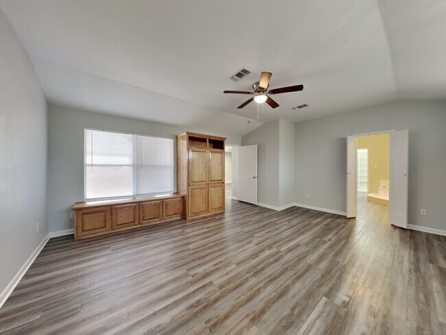 Building Photo - 1505 Wade Dr