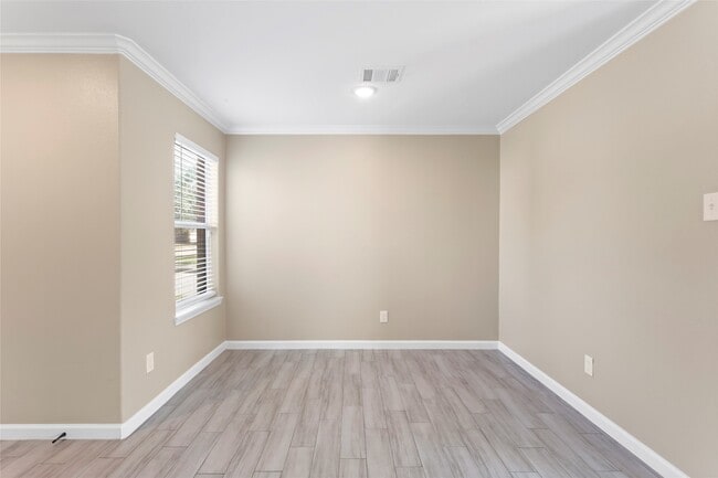 Building Photo - 838 Royal George Ln