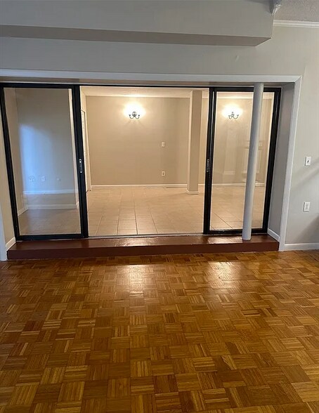 Building Photo - 55 Broadlawn Park