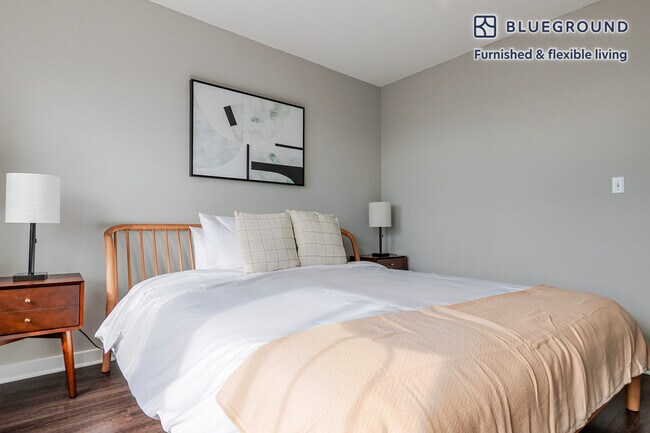 Building Photo - 121 W Chestnut St