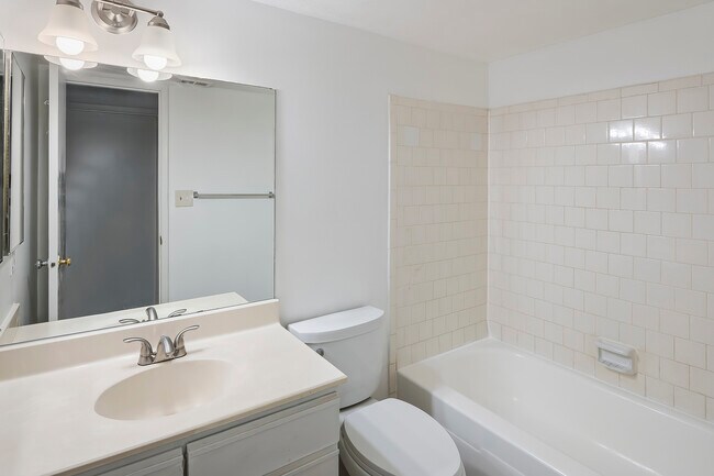 Building Photo - 5923 Tamar Dr