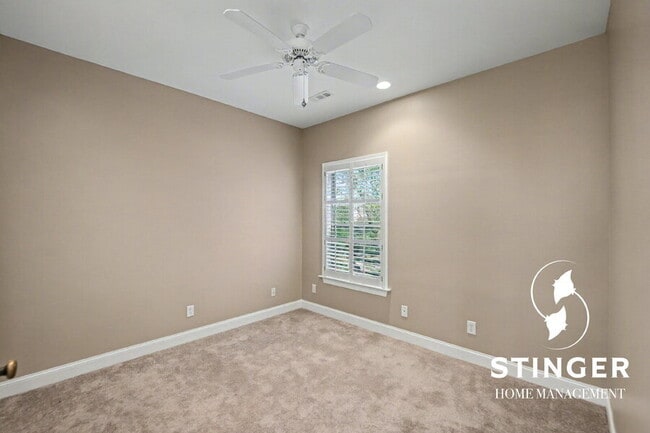 Building Photo - 2677 Broad St