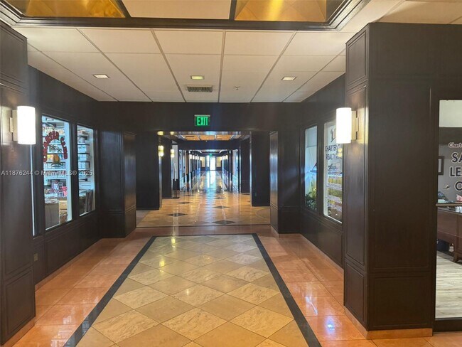 Building Photo - 600 NE 36th St