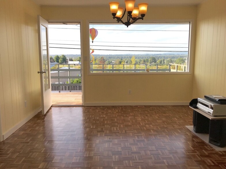 Dining Room - 12815 NE Fremont St