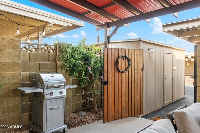 Building Photo - 8107 E Vista Dr