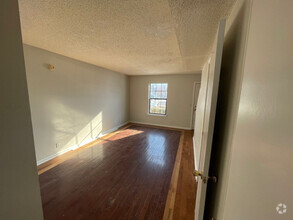 Building Photo - 2514 Old Russellville Pike