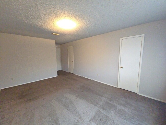 Building Photo - 15625 Weldon Dr