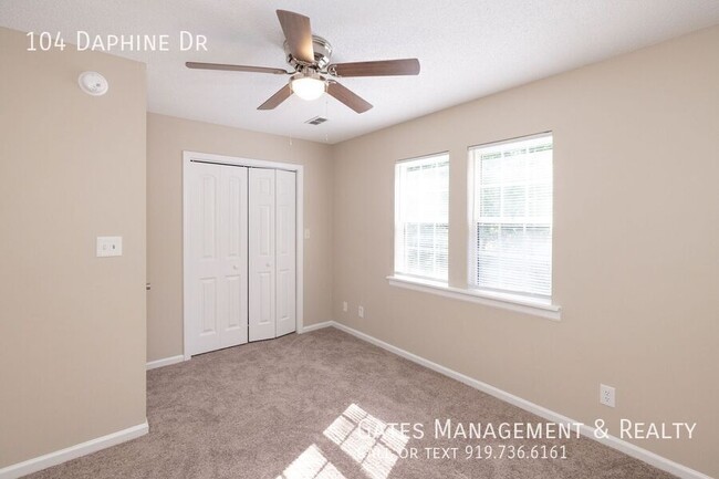 Building Photo - 104 Daphine Dr