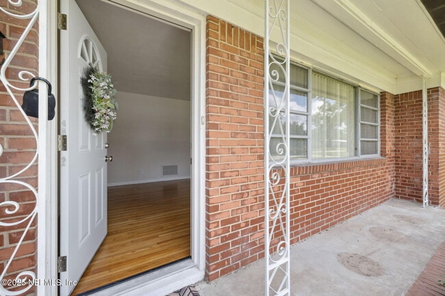 Building Photo - 3904 Via De La Reina