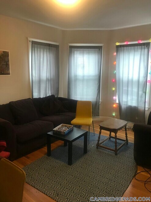 Building Photo - 376 Prospect St