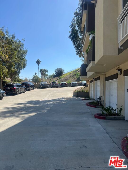 Building Photo - 4600 Don Lorenzo Dr