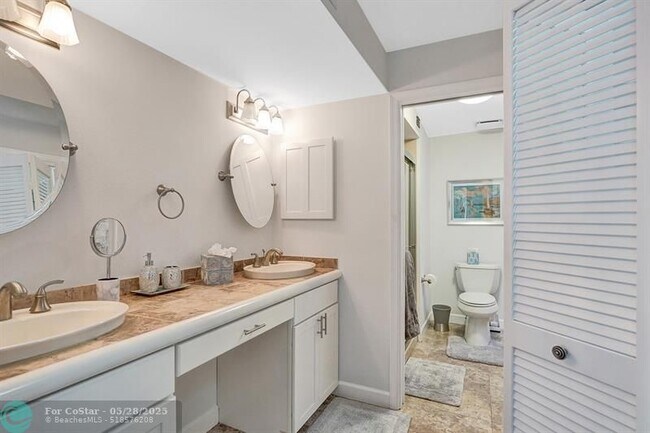 Building Photo - 702 St Albans Dr
