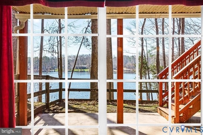 Building Photo - 686 Lake Caroline Dr