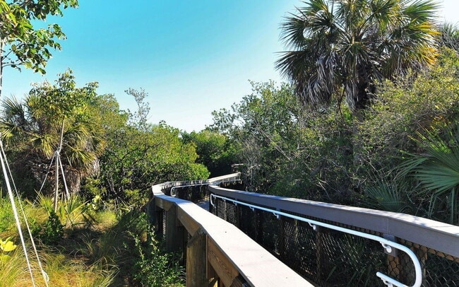 Building Photo - "Cozy 700 Sq Ft Studio with Full Bath in V...