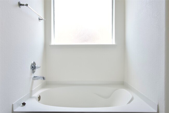 Building Photo - 2023 Creek Run Dr