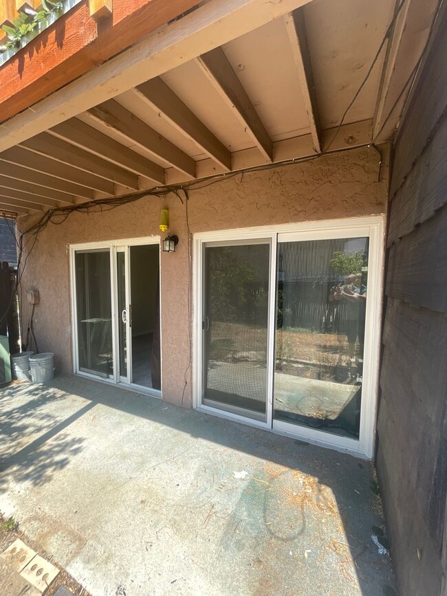 Building Photo - 3 Bedroom Apartment In Virginia Vale Neigh...