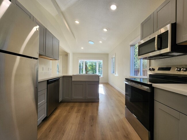 Building Photo - 715 Boyes Blvd